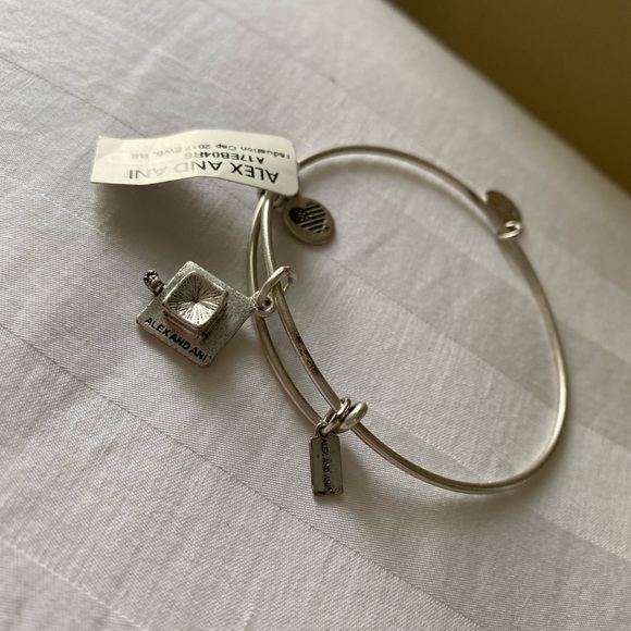 NWT Alex and Ani Silver Graduation Cap Bracelet 🎓 - Picture 6 of 9